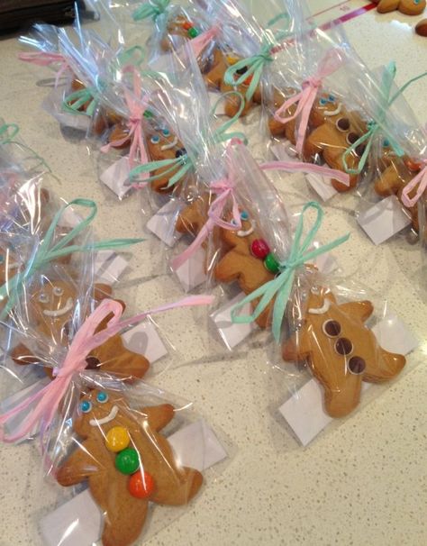 Christmas Lolly Bags, School Fair Stalls, Christmas Stalls Ideas, Charity Stall Ideas, Christmas Fundraiser Ideas Make And Sell, Baking Stall Ideas, Sweet Stall Ideas, School Christmas Fair Stall Ideas, Christmas School Fair Ideas