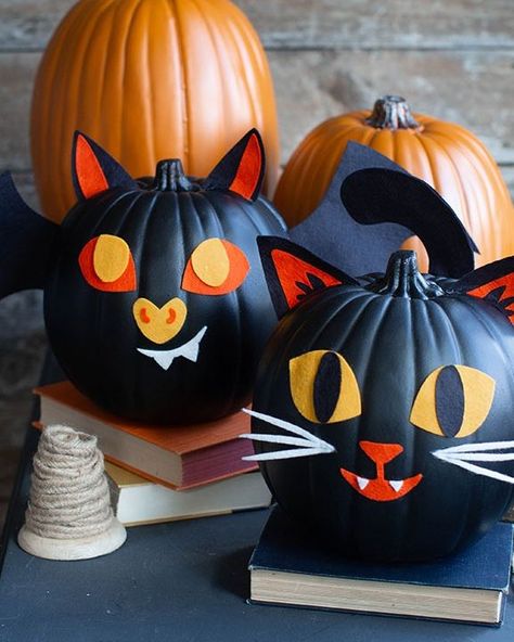 Happy Pumpkin Faces, Easy Pumpkin Decorating, Halloween Fest, Halloween Pumpkins Painted, Felt Pumpkins, Easy Halloween Decorations, Pumpkin Carving Templates, A Black Cat, Cat Pumpkin