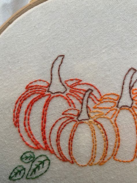 Pumpkin Embroidery Pattern, Harvest Embroidery, Fall Embroidery Patterns, Embroidery Diary, Fall Hand Embroidery, Halloween Embroidery Patterns, Embroidery Pumpkin, Cowboy Embroidery, Embroidery Fall