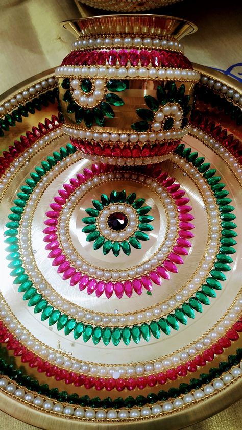 Kanyadanam Plate Decoration, Indian Wedding Deco, Engagement Tray, Kalash Decoration, Pineapple Crafts, Coconut Decoration, Thali Decoration, Home Flower Decor, Acrylic Rangoli