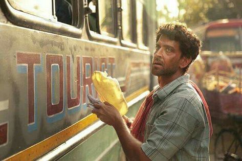 Super 30 Hrithik, Super 30 Movie, Hrithik Roshan Bang Bang, Hrithik Roshan Hairstyle, Biography Movies, Bollywood Updates, Extraordinary Life, Celebrity Dads, Hrithik Roshan