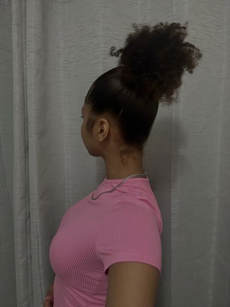 high bun lightskin 3c hair High Top Bun, Bun With Edges, 4a Hair, 3c Hair, Top Bun, Quick Natural Hair Styles, Natural Hairstyle, Quick Weave Hairstyles, High Bun