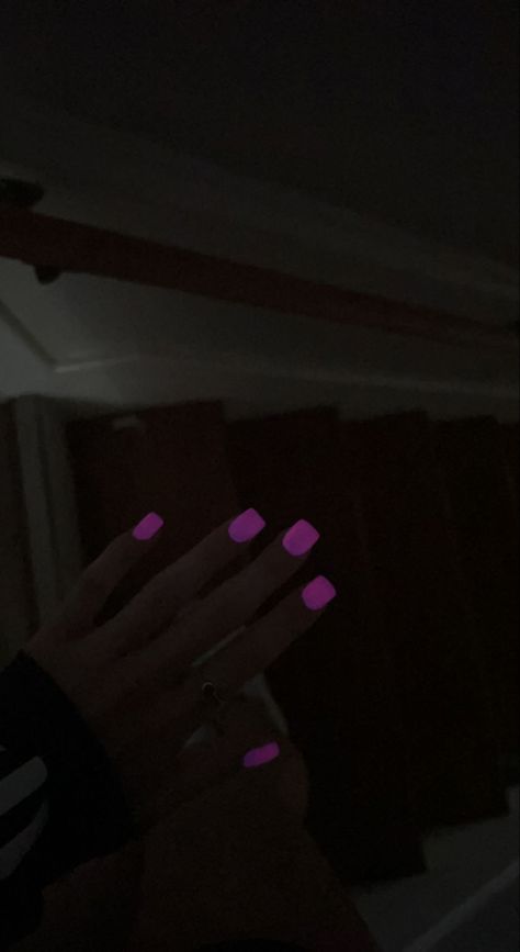 Short Glow In The Dark Acrylic Nails, Glow In The Dark Toe Nails, Glow In The Dark Nails Short, Pink Glow In The Dark Nails Acrylic, Dark Acrylic Nails, Glow In The Dark Nails, Dark Pink Nails, Neon Acrylic Nails, Acrylic Toe Nails