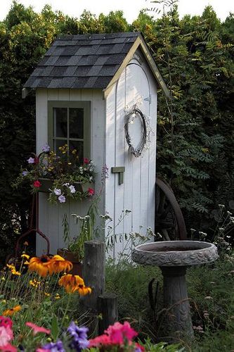 I left one of these in WI...could kick myself.  Still on the lookout for a new one.  We used it to store all the little gardening stuff we had. Small Garden Shed Ideas, Shed Inspiration, Garden Hardscape, Small Garden Shed, Garden Tool Shed, Potting Sheds, Garden Sheds, Have Inspiration, Earthship