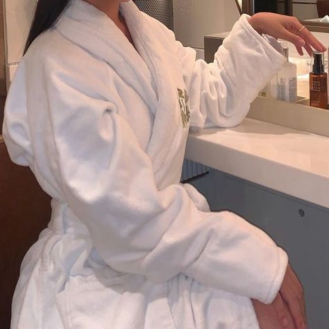 White Bathrobe Aesthetic, Shower Robe Aesthetic, Bath Robe Aesthetic, Robes Aesthetic, Bathrobe Aesthetic, Jacklin Smith, Normal Photography, Viktoria Secret, Ribs Lorde