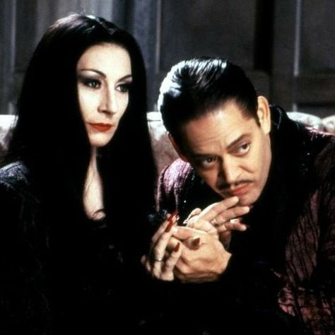 Morticia And Gomez Addams, Gomez Addams, Gomez And Morticia, Tim Burton Films, Morticia Addams, Adams Family, Gothic Romance, Romantic Goth, Season Of The Witch