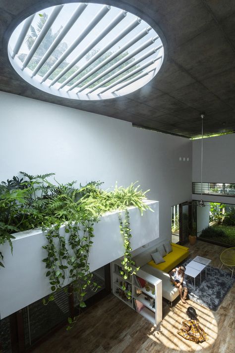 Gallery of HALAMAN The Courtyard House / ZERO STUDIO - 3 Living Room Wood Floor, Room Plants, Open Ceiling, A Modern House, House Outer Design, Roof Lantern, Outer Design, Courtyard Design, Living Room Plants