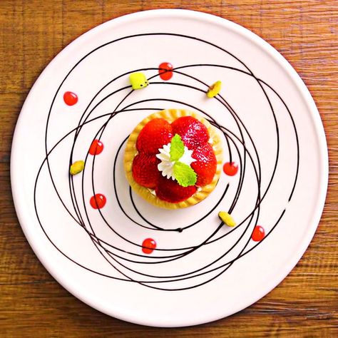 Food Plating Dessert, Plating Food Presentation Dessert, Food Plating Ideas Presentation, Plated Dessert Ideas, Dessert Plating Presentation, Dessert Plating Ideas Fine Dining, Ideas Para Restaurantes Decoracion, Dessert Presentation Ideas, Cake Plating Ideas