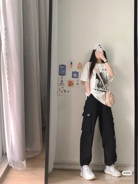 Outfit Korean Style Tomboy, Korean Outfit Ideas Street Styles, Korean Outfits Street Styles Kpop, Traveling Outfit Ideas, Kpop Style Outfits, Korean Tomboy Style Outfit, Ulzzang Fashion Casual, Boyish Outfit, Summer Style For Men