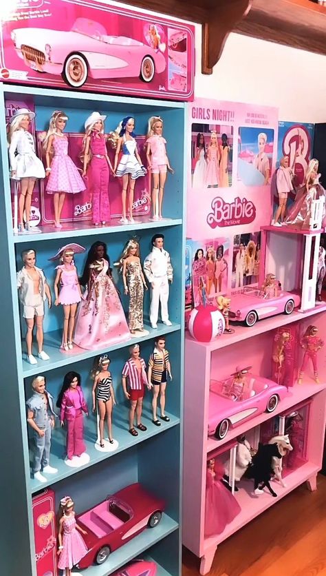 Barbie Store Display, Barbie Storage Ikea, Barbie Collection Display Ideas, Barbie Shelves, Barbie Doll Organization, Barbie Doll Display Ideas, Barbie Display, Barbie Display Ideas, Barbie Organization Ideas