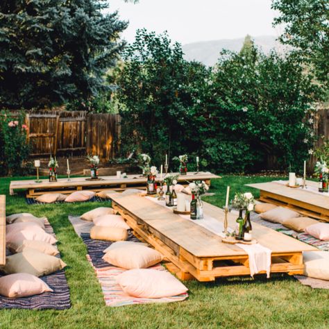 Picnic Seating Ideas, Floor Seating Wedding, Backyard Wedding Seating, Boho Wedding Seating, Festival Seating, Outdoor Wedding Seating, Wedding Lounge Seating, Boho Garden Party, Backyard Table