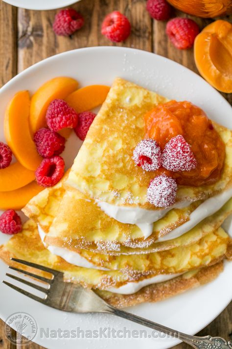 Crepes with Greek Yogurt Cream Crepe Recipe Filling, Apricot Sauce Recipe, Crepe Filling, Cream Crepes, Healthy Crepes, Cheese Crepes, Crepe Recipe Savory, Apricot Preserves, Yoghurt Recipe