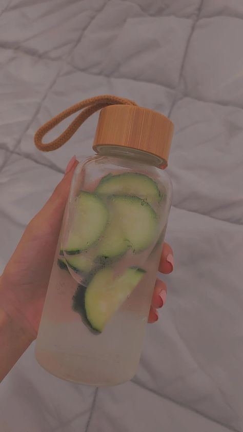 Fighter Workout, Healthy Water Drinks, Clear Water Bottle, Water Reminder, Basic Anatomy And Physiology, Water Aesthetic, Healthy Water, Healthy Food Motivation, Healthy Lifestyle Food