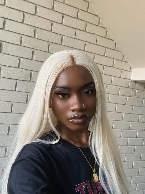 Platinum Blonde Black Women, Platinum Blonde Hair Black Women, Blonde Hair Models, Dark Skin Blonde Hair, Ash Blonde Hair, Cool Blonde, Platinum Hair, Platinum Blonde Hair, Dark Skin Women