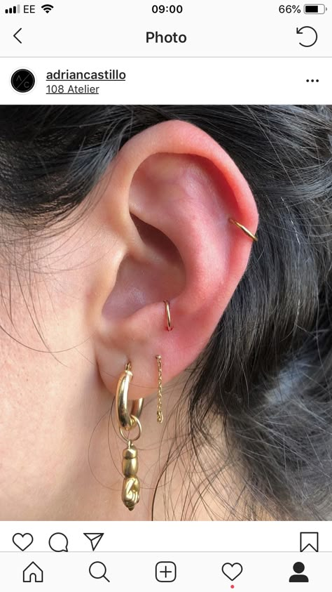 Ears Pirsing, Ear Lobe Tattoo, Piercing Stacks, Ears Ringing, Anti Helix, Minimalist Ear Piercings, Different Ear Piercings, Anti Tragus Piercing, Ear Peircings