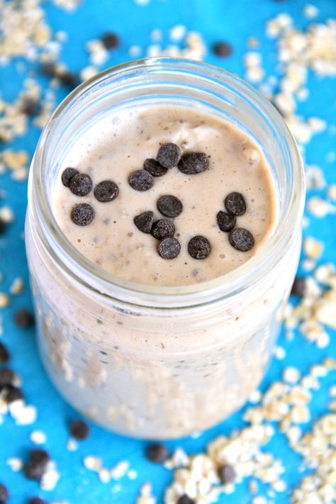 Oatmeal Cookie Dough Smoothie -- A thick and creamy smoothie that's reminiscent of a comforting oatmeal cookie. Recipe at runningwithspoons.com. Cookie Dough Smoothie, Oatmeal Cookie Dough, Resep Smoothie, Creamy Smoothies, Oatmeal Cookie, 500 Calories, Smoothie Shakes, High Protein Snacks, Smoothie Drinks