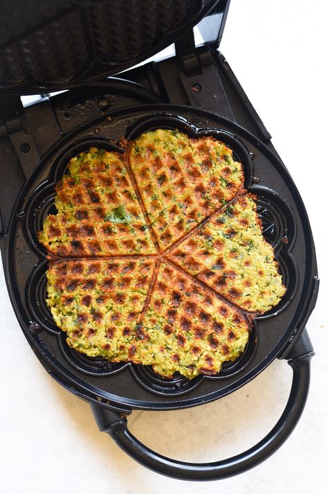 Falafel Waffle, Waffles Vegan, Falafel Mix, Olive Dip, Falafel Recipe, Baby Tomatoes, Dry Chickpeas, Salad Leaves, Summer Lunch