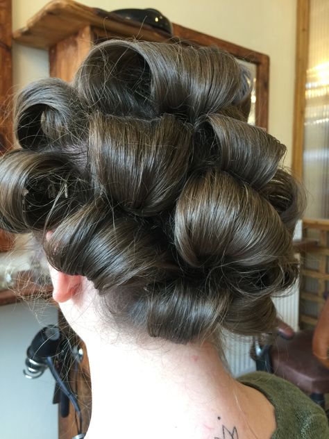 Pin curls #curly #pincurls #occasion #beautifulhair Wet Hairstyles, Curly Blowdry, Big Hair Rollers, Roller Sets, Pin Curl, Hair Beauty Salon, Long Eaton, Straightening Iron, Hair Curling Tutorial