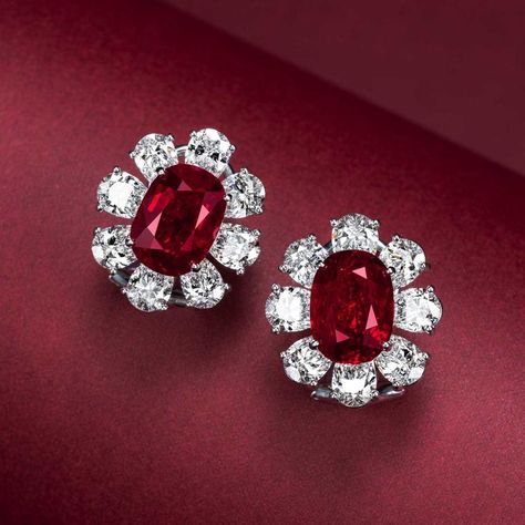 Expert analysis of Poly Auction 10th Anniversary Sale in HK | The Jewellery Editor Burmese Ruby, The Bling Ring, Single Stone Ring, Red Quartz, Diamond Necklace Set, Bangles Jewelry Designs, Diamond Jewelry Designs, Unusual Jewelry, Onyx Bracelet