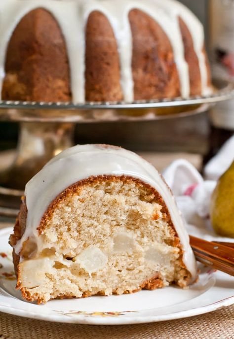 Pear Bundt Cake, Jewish Apple Cake, Brown Butter Glaze, Cake Glaze, Butter Glaze, Pear Cake, Chocolate Bundt Cake, Pear Recipes, Apple Cake Recipes