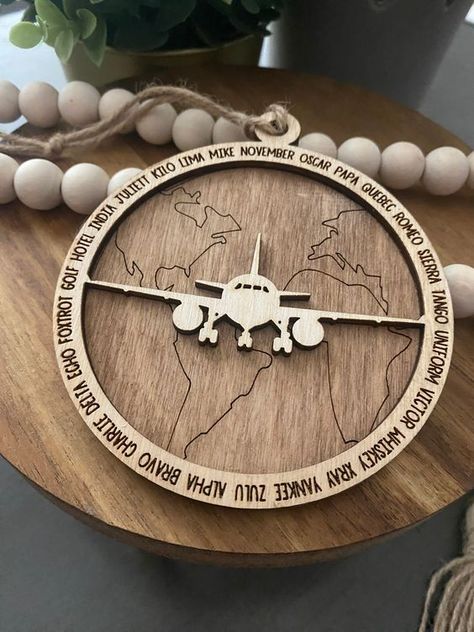 Laser Cut Christmas Ideas Cool Engraving Ideas, Laser Ornaments Christmas, Aviation Alphabet, Laser Ornaments, Laser Cut Ornaments, Laser Engraved Wedding, Aviation Furniture, Wood Laser Ideas, Engraved Wedding Gifts