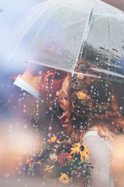 Rain Wedding Photos, Wet Wedding, Rainy Wedding Photos, Rain Wedding, Rain Pictures, Wedding Photoshoot Poses, Rainy Wedding, Wedding Picture Poses, Wedding Photos Poses