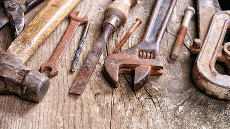 Cleaning Rusty Tools, Rusty Tools, Clean Rust, Home Basement, Homesteading Diy, Woodworking Equipment, How To Clean Rust, Yard Tools, Blacksmith Tools