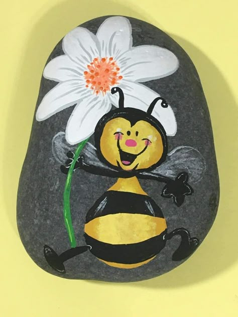 Bees On Rocks Painting, Painted Bees On Rocks, Bee Painted Rocks Ideas, Painted Rocks Bees, Rock Painting Ideas Flowers, Bee Rock Painting, Bee Rocks, Rock Painting Flowers, Painted Garden Rocks