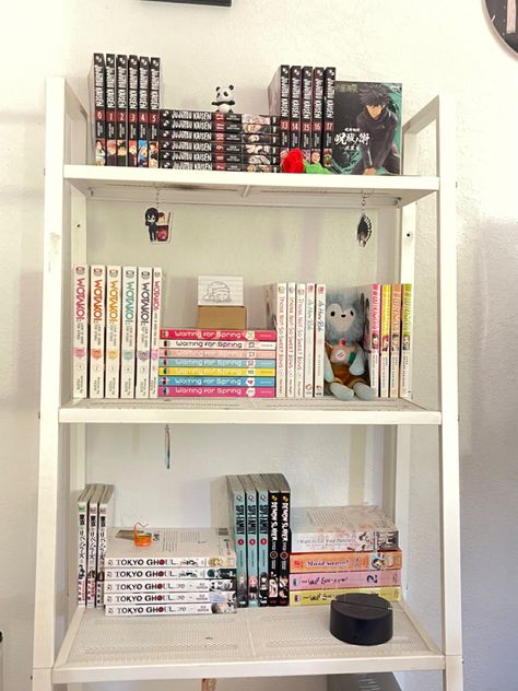 manga | book shelf | bookshelf | anime | aesthetic Book Shelf Aesthetic Minimalist, Manga Bookshelf Aesthetic, Manga Shelf Aesthetic, Anime Bookshelf, Book Shelf Ideas Aesthetic, Manga Bookshelf, Otaku Room Aesthetic, Shelf Aesthetic, Bookshelf Inspo