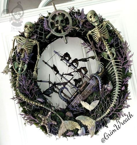 Mermaid Shipwreck, Diy Halloween Door Decorations, Vintage Fall Decor, Skeleton Wreath, Mermaid Skeleton, Floral Door Wreaths, Diy Halloween Wreath, Mermaid Halloween, Pirate Halloween