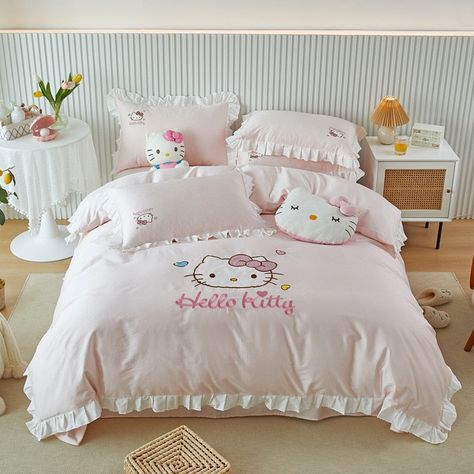 ORIGINAL PRICE: $299.99CONDITION: BRAND NEW Sanrio100% Cotton Bedding 4 Piece Set Introducing the Kids Four Piece Set, the perfect addition to your bedroom! Made with 100% cotton, this set is not only soft and comfortable, but also skin-friendly and breathable, ensuring a comfortable and healthy sleep experience. Here are some key features and benefits of the Hello Kitty Four Piece Set: 100 pieces of damask cotton fabric with a high count and density for ultimate comfort and durability 3D high-d Hello Kitty Comforter Sets, Hello Kitty Bedsheet, Hello Kitty Pillow Case, King Bed Aesthetic, Hello Kitty Bed Set, Hello Kitty Bed Sheets, Sanrio Bedroom Ideas, Hello Kitty Themed Room, Hello Kitty Bedroom Ideas