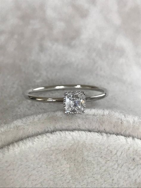 Engagement Ring Christmas, Cute Promise Rings, Promise Rings Simple, Birthstone Ring Mothers, Mothers Day Rings, Gold Promise Ring, Sterling Silver Promise Rings, Gold Promise Rings, Minimalist Engagement Ring