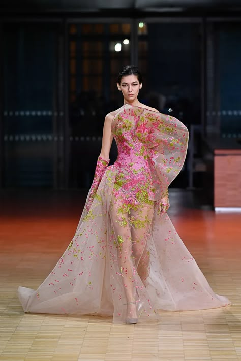 2022 Couture, Elie Saab Spring, Runway Fashion Couture, Elie Saab Couture, Collection Couture, Spring Couture, Couture Week, Whimsical Fashion, Gorgeous Gowns