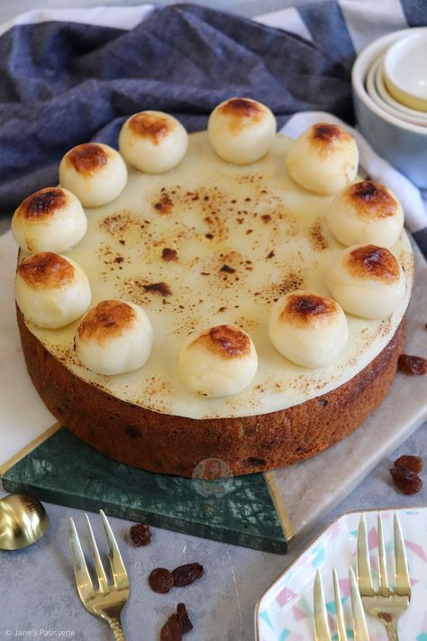 Simnel Cake! Simnel Cake Recipe, Simnel Cake Easter, Easter Bake, Simnel Cake, Easter Fruit, Traditional Desserts, Janes Patisserie, Glace Cherries, Christmas Cake Recipes