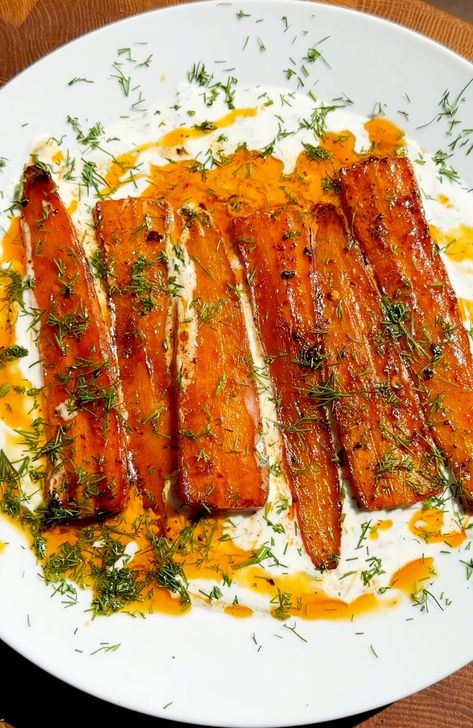 Spicy Honey Glazed Carrots Honey Glazed Carrots Recipe, Burnt Honey, Carrot Dishes, Caramelized Carrots, Honey Carrots, Glazed Carrots Recipe, Candied Carrots, Butter Carrots, Honey Glazed Carrots