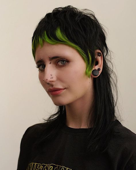 Black And Green Hair, Blonde Streaks, Mullet Haircut, Mohawk Hairstyles, Natural Wavy Hair, Mullet Hairstyle, Super Hair, Punk Hair, Alternative Hair