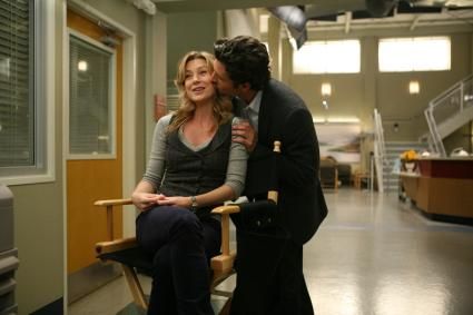 Grey's Anatomy Ellen Pompeo Patrick Dempsey, Greys Anatomy Derek, Greys Anatomy Couples, Meredith And Derek, Kaptan Jack Sparrow, Greys Anatomy Funny, Robert Downey Jr., Camilla Luddington, Greys Anatomy Characters