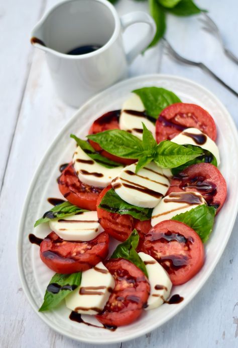 Mozzarella Tomato Basil Salad - Grits and Gouda Aesthetic Tomato, Mozzarella Tomato Basil, Tomato Basil Salad, Mozzarella Tomato, Basil Salad, Cheese And Tomato, Style Pinterest, Balsamic Glaze, Tomato Basil