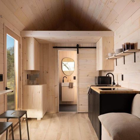 Campervan Design, Tiny Home Ideas, Hut Ideas, Tiny House Bathroom Ideas, Living With Less, Off Grid Tiny House, Plywood Interior, Tiny House Layout, Tiny House Loft