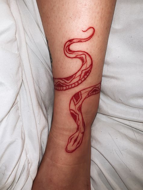 Snake Ankle Tattoo, Wrap Around Ankle Tattoos, Wörter Tattoos, Tato Tradisional, Around Arm Tattoo, Wrap Around Tattoo, Tattoo Snake, Wrap Tattoo, Snake Tattoo Design