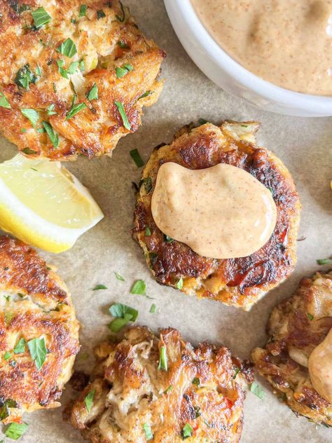 Crabcake Sauce Remoulade, Cakes With Sauce, Crab Cake Remoulade, Frozen Crab Cakes, Crab Cake Sauce, Cakes With Lemon, Homemade Crab Cakes, Crab Cake Sandwich, Canned Crab Meat