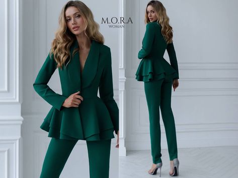 [Promotion] Make A Statement With Our Exquisite Women's Green Suit, Boasting A Flattering Peplum Design. Ideal For Any Occasion, This Chic Pantsuit Radiates Sophistication And Charm, Ensuring You Stand Out Effortlessly Wherever You Go. *Where To Wear -A Women's Pantsuit Is Perfect For Formal Events And Special Occasions. *Details -Fitted Peplum Blazer   -Blazer With A Viscose Lining, Made Of A Fabric That Feels Pleasant Against The Skin -Has Small Shoulder #greenwomen'spantsuit Chic Pantsuit, Green Pantsuit, Green Suit Women, Women's Pantsuit, Peplum Pants, Peplum Suit, Peplum Design, Suit Measurements, Formal Women