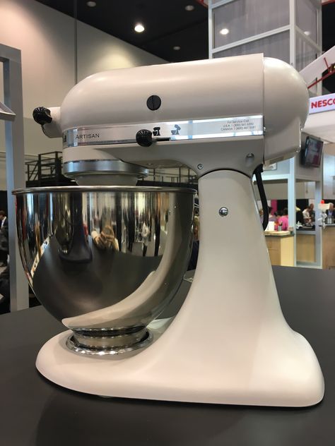 See KitchenAid's New Mixer Colors (Plus One More Suprise!) — International Home & Housewares Show 2017 Kitchenaid Mixer Milkshake, White Kitchenaid Mixer, White Kitchen Aid, Kitchenaid Mixer Colors, Baking Supplies Organization, Kitchenaid Artisan Stand Mixer, Electric Skillet Recipes, Kitchen Aid Recipes, Textured Bowls