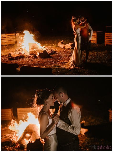 Bonfire Night Wedding Ideas, Outdoor Wedding Reception Bonfire, Wedding Bonfire Ideas, Campfire Wedding Dress, Fall Bonfire Wedding Receptions, Campfire Wedding Photos, Bonfire Wedding Ceremony, Bonfire Wedding Photos, Bonfire At Wedding