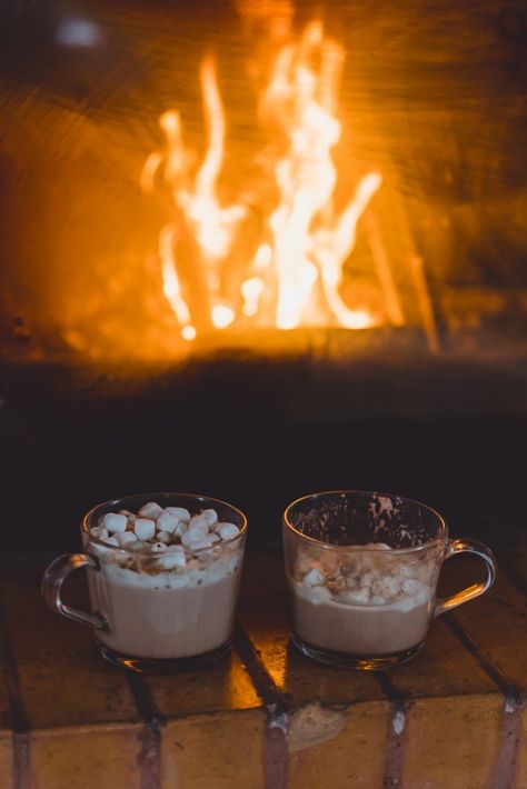 Cocoa mugs with marshmallows near the fireplace. Download it at freepik.com! #Freepik #freephoto #christmas #winter #coffee #new-year Hot Chocolate Fireplace, Hot Chocolate By The Fireplace, Hot Cocoa With Friends, Cozy Hot Chocolate Aesthetic, Hot Chocolate Outdoors, Hot Cocoa Photography, Hot Cocoa Aesthetic, Hot Cocoa Fireplace Aesthetic, Hot Cocoa Aesthetic Fall