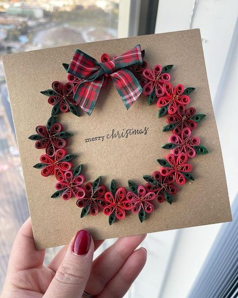 Christmas Cards Glitter, Red Paper Craft, Quilling Aesthetic, Card Making Christmas, Christmas Card Designs Handmade, Christmas Card Diy Ideas, Christmas Cards Tutorials, Aesthetic Christmas Card Ideas, Christmas Paper Quilling