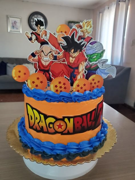 Cubierto con chantilly, detalles no comestibles Dragon Ball Z Bday Ideas, Dragonball Z Cake Ideas, Dragon Ball Z Cake Goku, Dragon Ball Cake Ideas, Goku Cake Ideas, Goku Cake Dragonball Z, Goku Birthday Cake, Goku Cake, Dragon Ball Cake