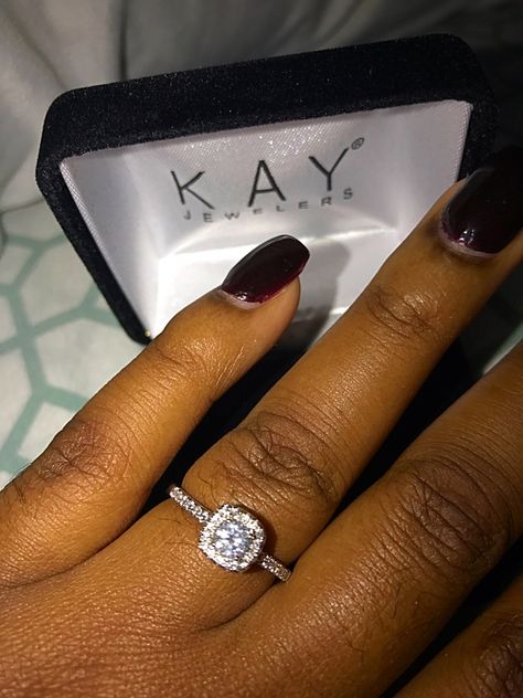 Rings Engagement Black Women, Promise Ring Aesthetic Black Couple, Marriage Ring Black Women, Wedding Rings On Black Women Hands, Black Woman Wedding Ring Aesthetic, Engaged Black Woman Hand, Engagement Rings Black Women Hand, Girl Cleaning Aesthetic, Brown Engagement Rings