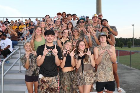 #fridaynightlights #camouflage #football #footballgameoutfit #camocargopantsoutfit Camo Cargo Pants Outfit, Football Season Outfits, Spirit Weeks, Football Outfit, Season Outfits, Football Game Outfit, Dream High, Theme Days, Friday Night Lights