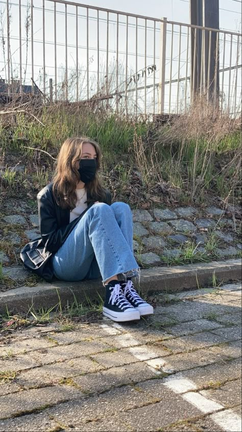 Nike Socks With Converse, Chunky Converse Outfit, Socks With Converse, Converse Aesthetic Grunge, Petite Ootd, Outfits Con Vans, Converse Chunky, Denim Skirt Outfit Fall, Platforms Outfit